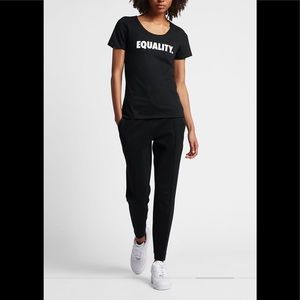 Nik Equality T-shirt size Large